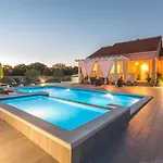Vila Beautiful Maris With Pool *