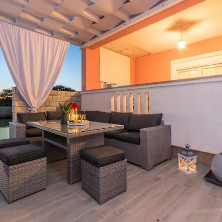 Vila Beautiful Maris With Pool *