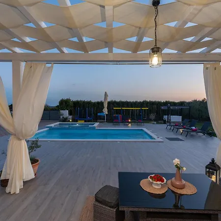 Villa Beautiful Maris With Pool