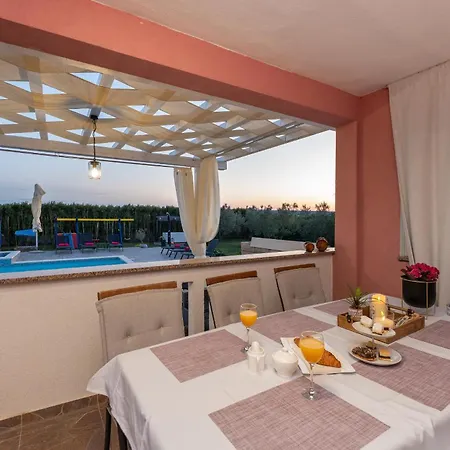 Villa Beautiful Maris With Pool