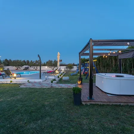 Villa Beautiful Maris With Pool *