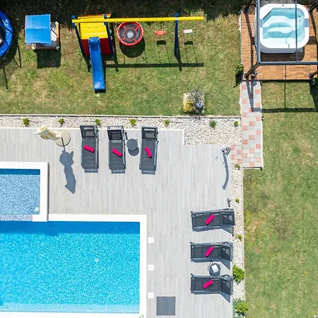 Beautiful Maris With Pool Villa *