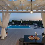 Villa Beautiful Maris With Pool