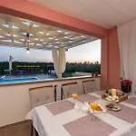 Villa Beautiful Maris With Pool
