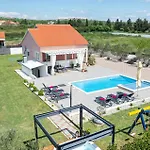 Villa Beautiful Maris With Pool