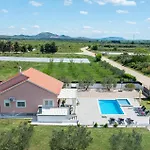 Villa Beautiful Maris With Pool *