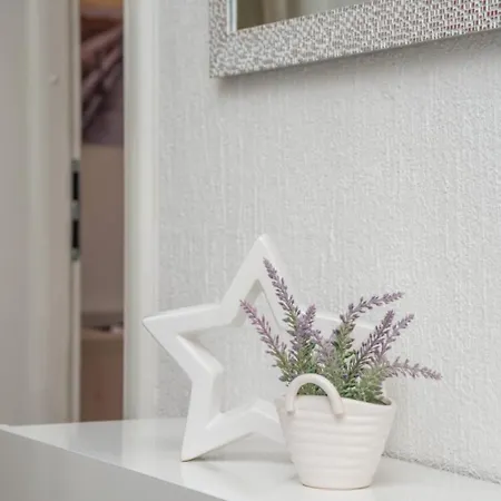 Beautiful Maris With Pool Tinj