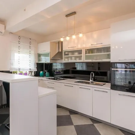 Beautiful Maris With Pool *