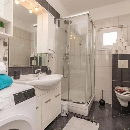 Beautiful Maris With Pool *