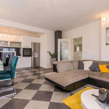 Beautiful Maris With Pool Villa *