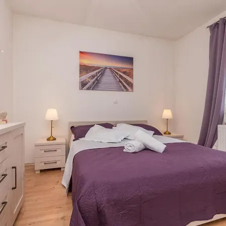 Beautiful Maris With Pool Villa