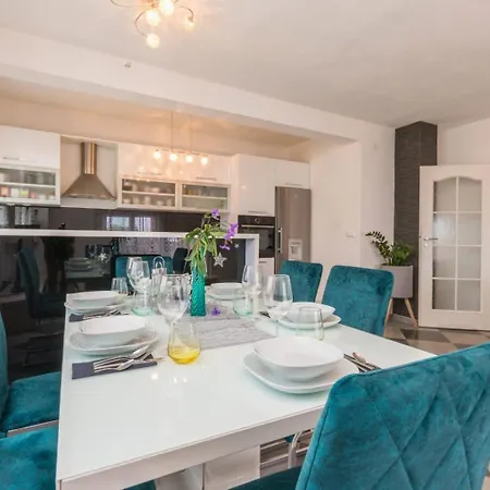 Beautiful Maris With Pool Villa