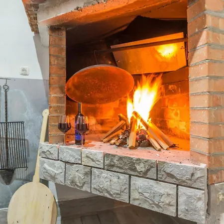 Beautiful Maris With Pool * Tinj