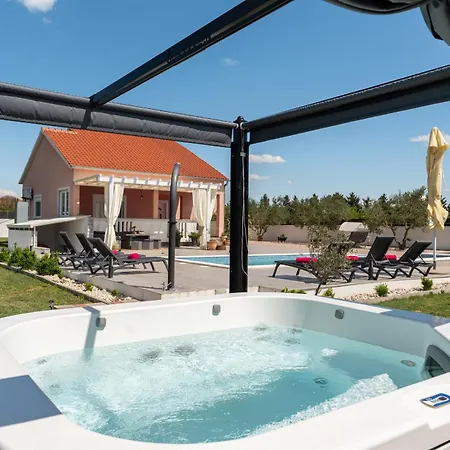 וילה Beautiful Maris With Pool