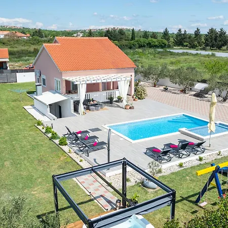 וילה Beautiful Maris With Pool