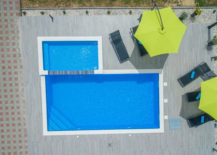 Beautiful Maris With Pool Вилла Tinj