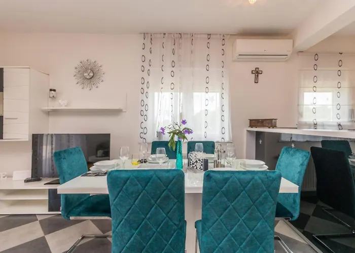 Beautiful Maris With Pool *