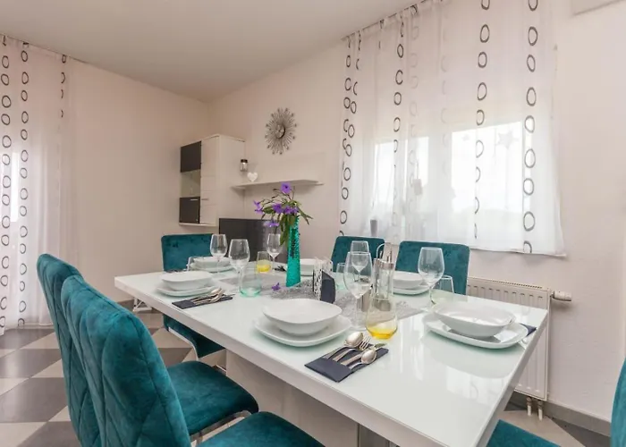 Beautiful Maris With Pool Вилла Tinj