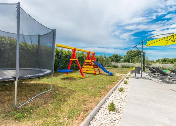 Вилла Beautiful Maris With Pool Tinj