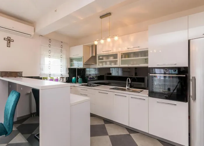 Beautiful Maris With Pool *