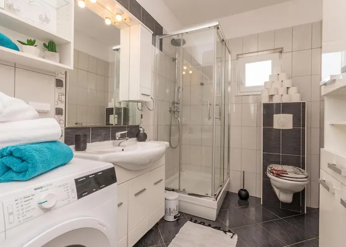 Beautiful Maris With Pool *