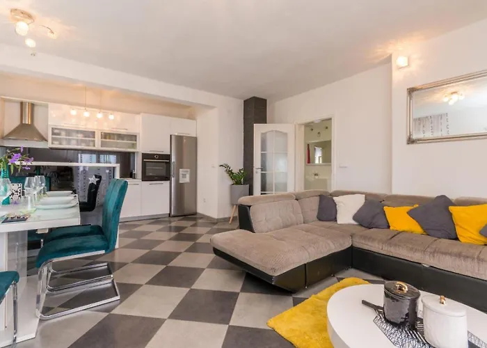 Beautiful Maris With Pool Вилла *