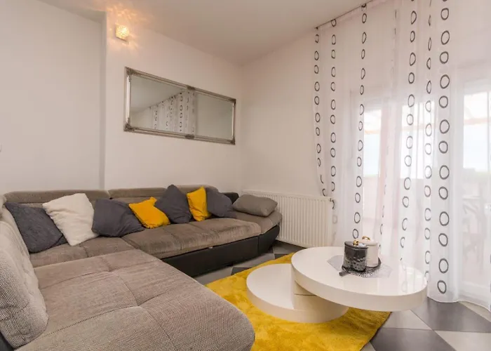 Beautiful Maris With Pool *